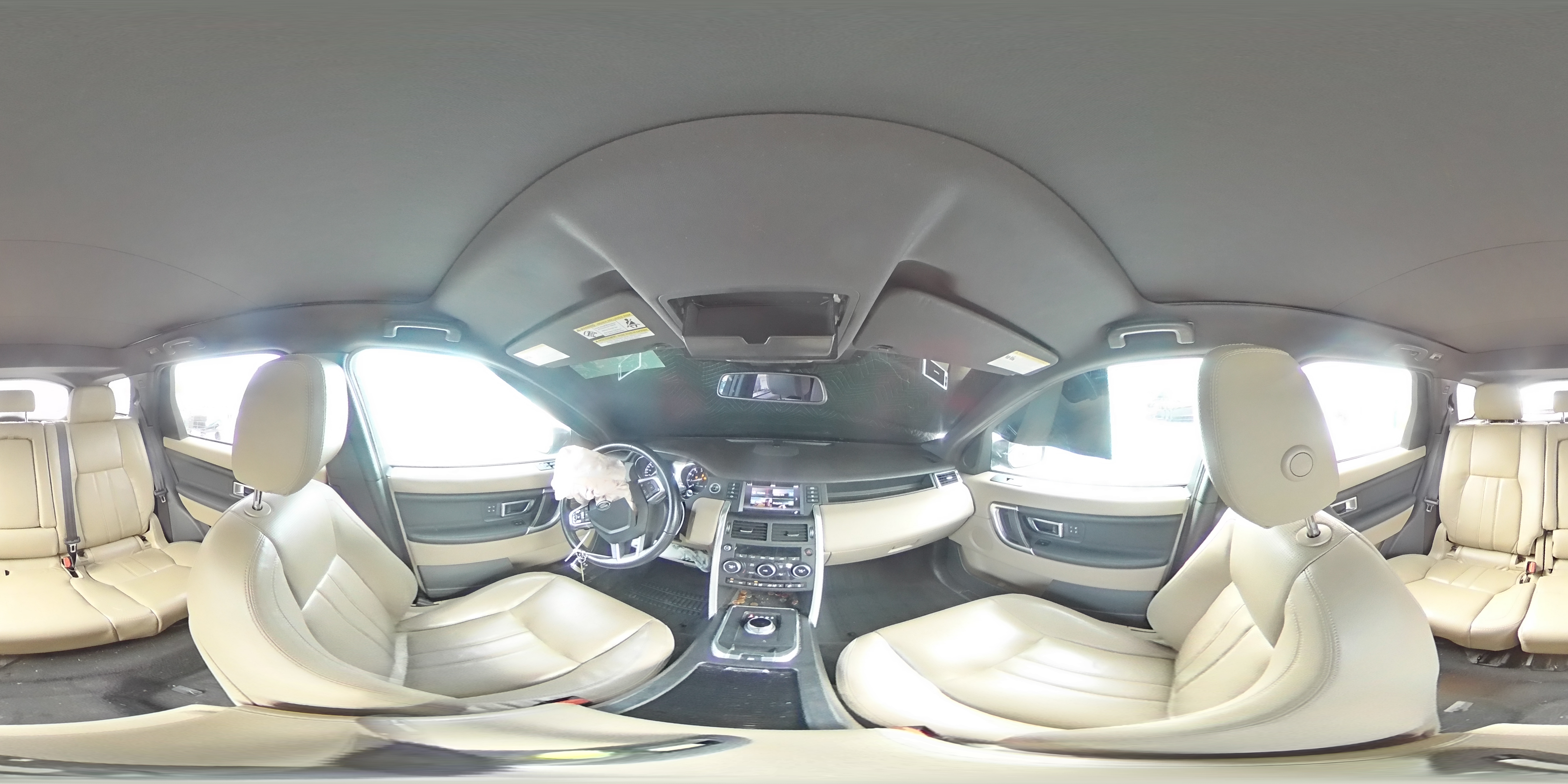 2016 Land Rover Discovery - Image 14