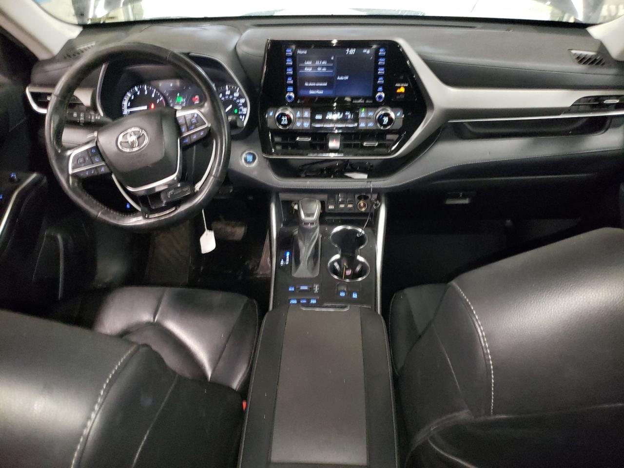 2021 Toyota Highlander - Image 8