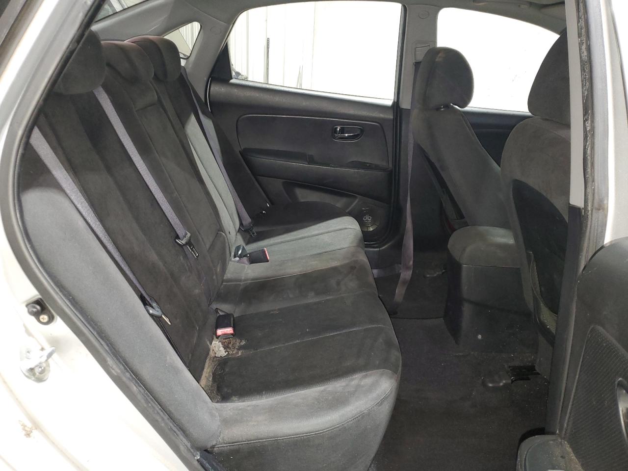 2010 Hyundai Elantra - Image 10