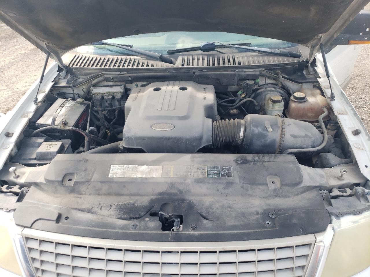 2004 Ford Expedition - Image 12
