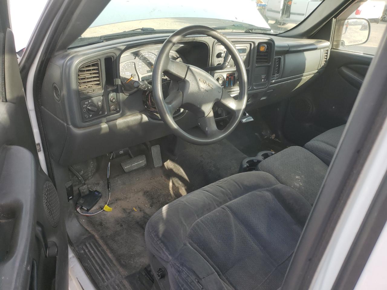 2005 GMC Sierra - Image 8