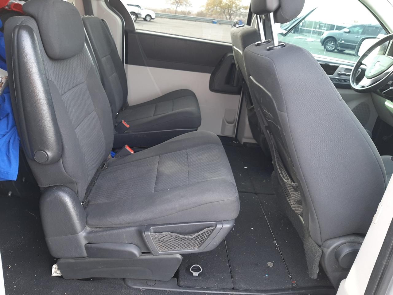 2010 Dodge Caravan - Image 11