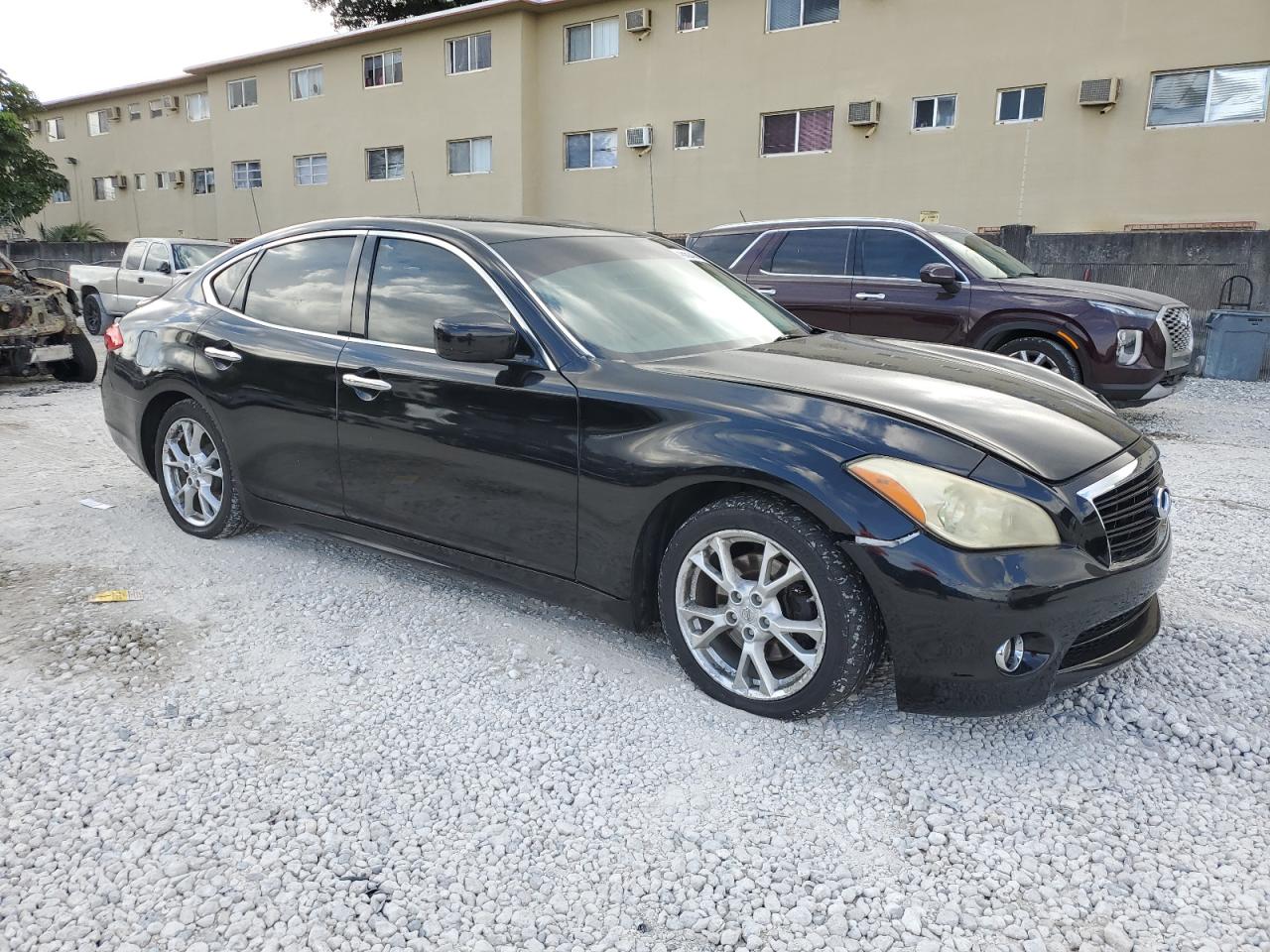 2011 Infiniti M - Image 4