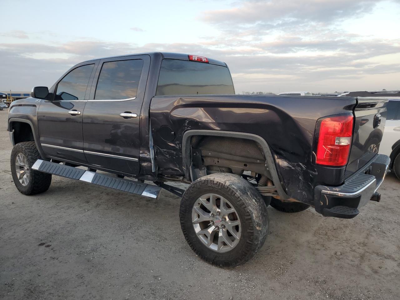 2014 GMC Sierra - Image 2