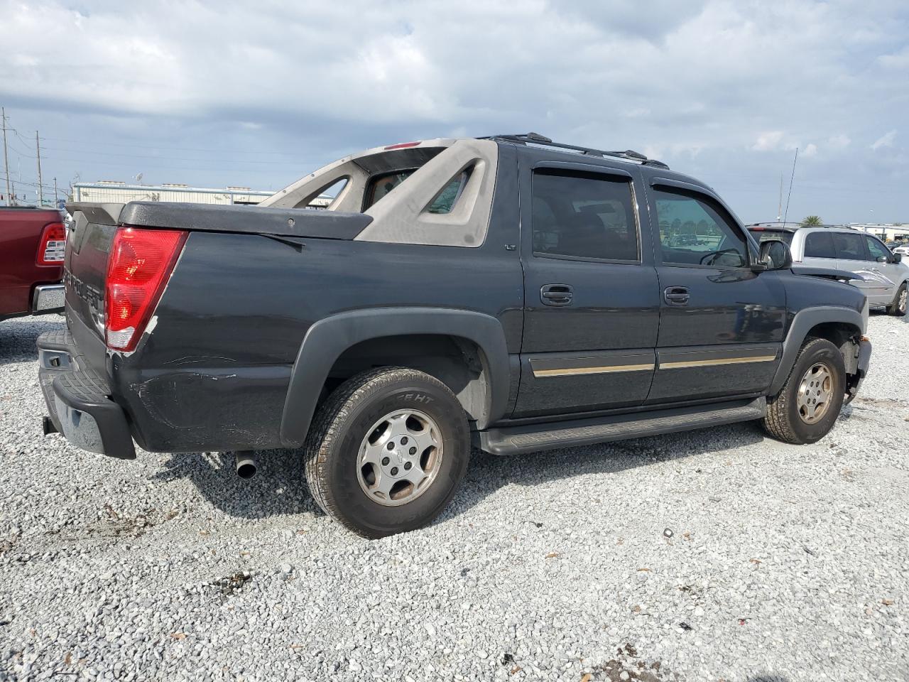 2006 Chevrolet Avalanche - Image 3