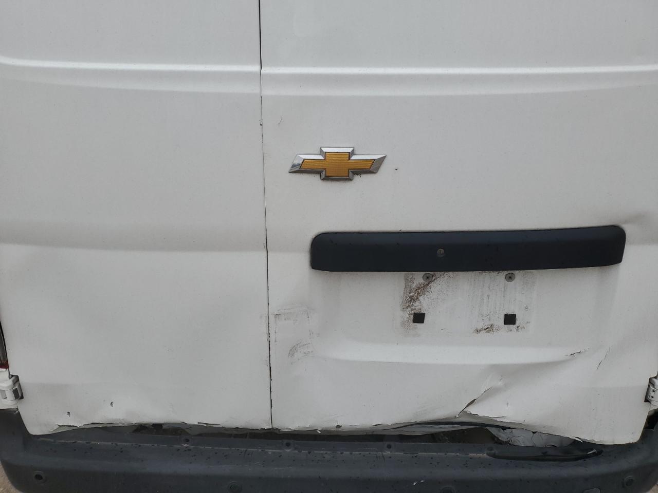 2015 Chevrolet Express - Image 10