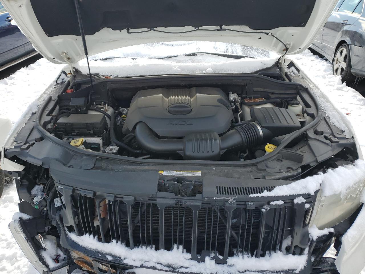 2011 Jeep Grand Cherokee - Image 12