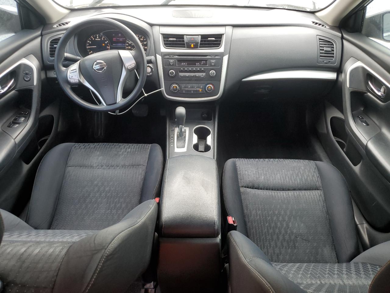 2016 Nissan Altima - Image 8