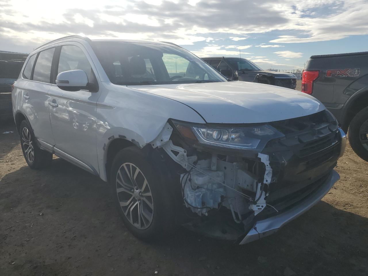 2017 Mitsubishi Outlander - Image 4