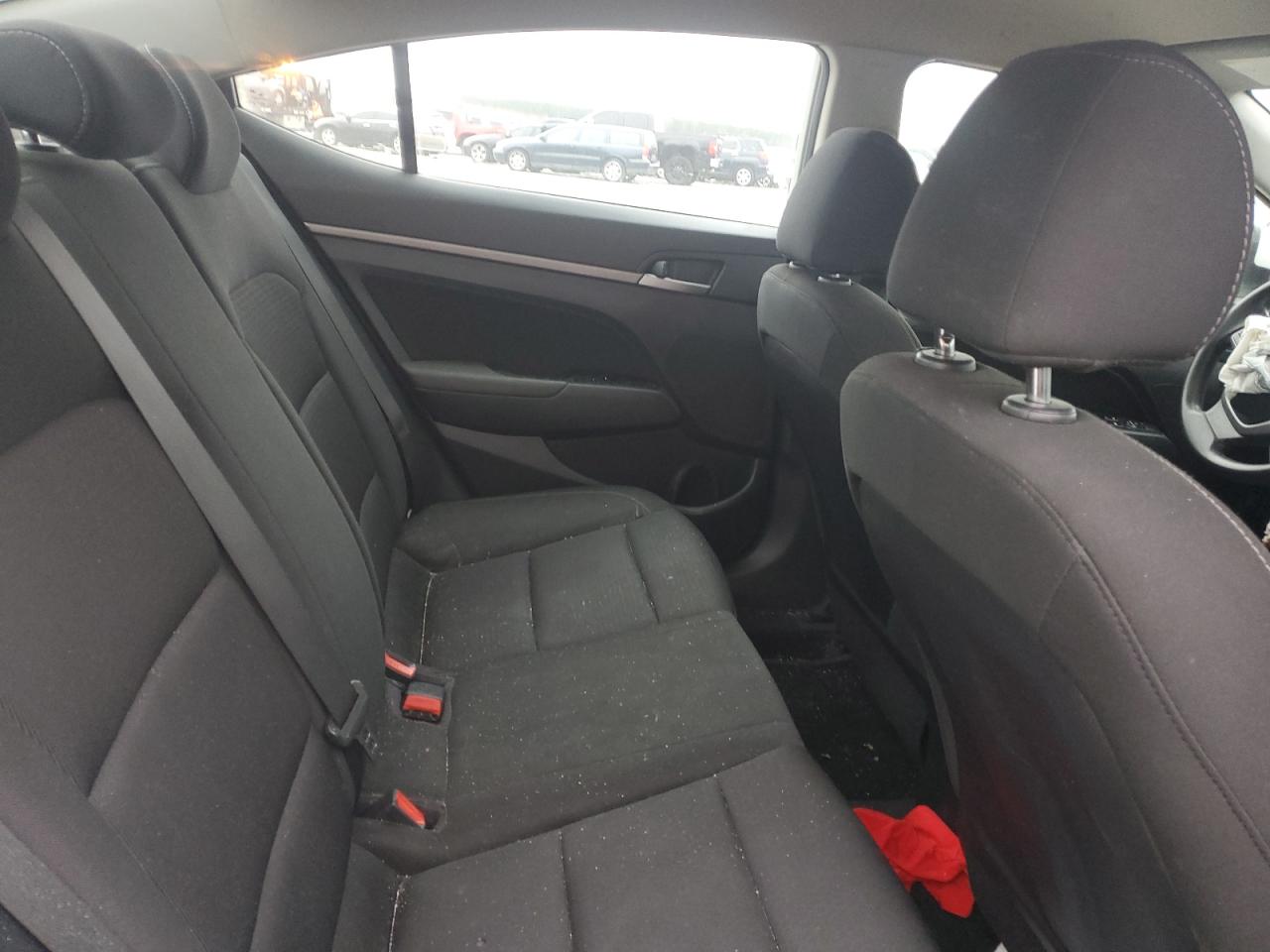 2018 Hyundai Elantra - Image 10