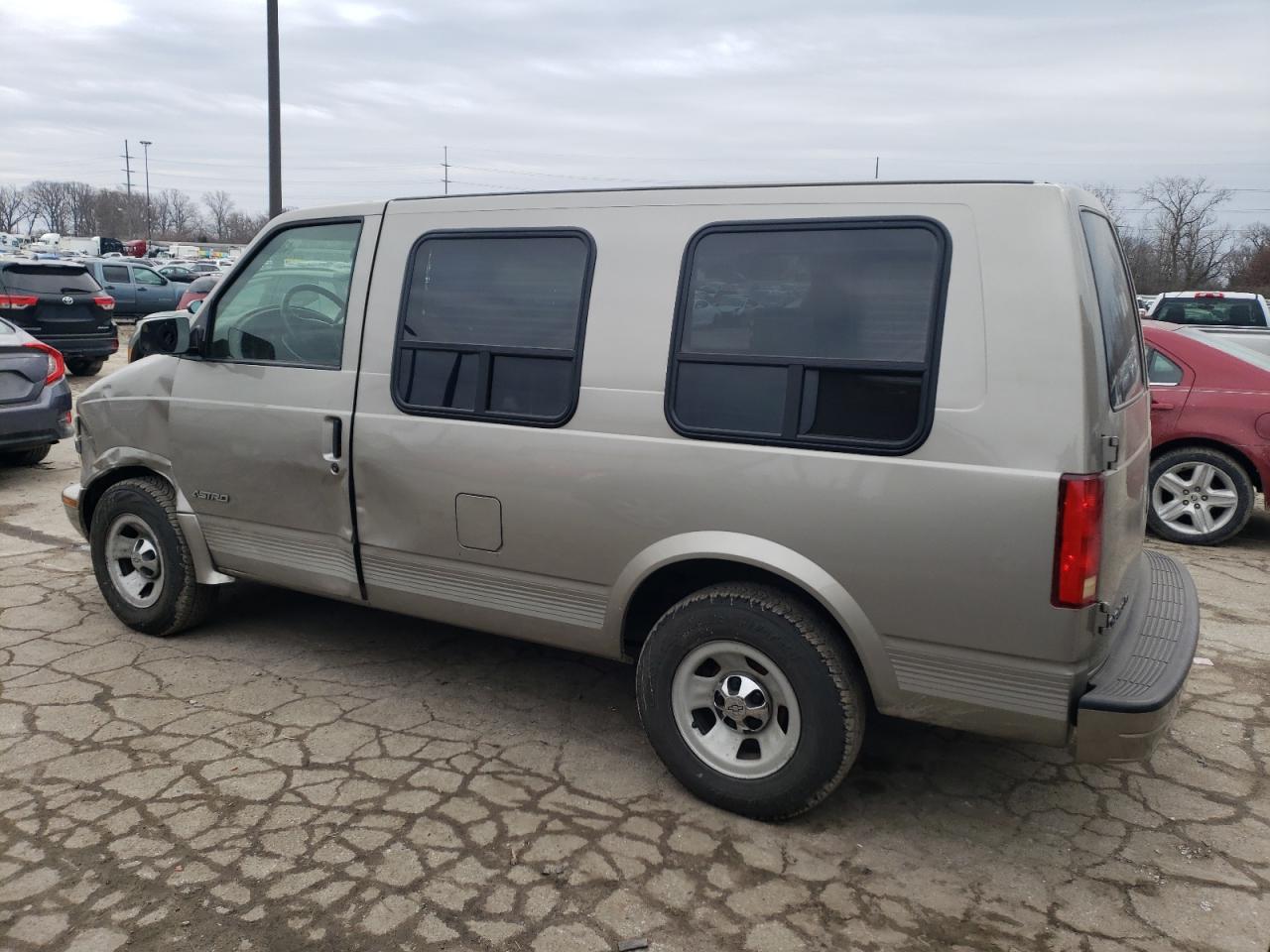 2002 Chevrolet Astro - Image 2