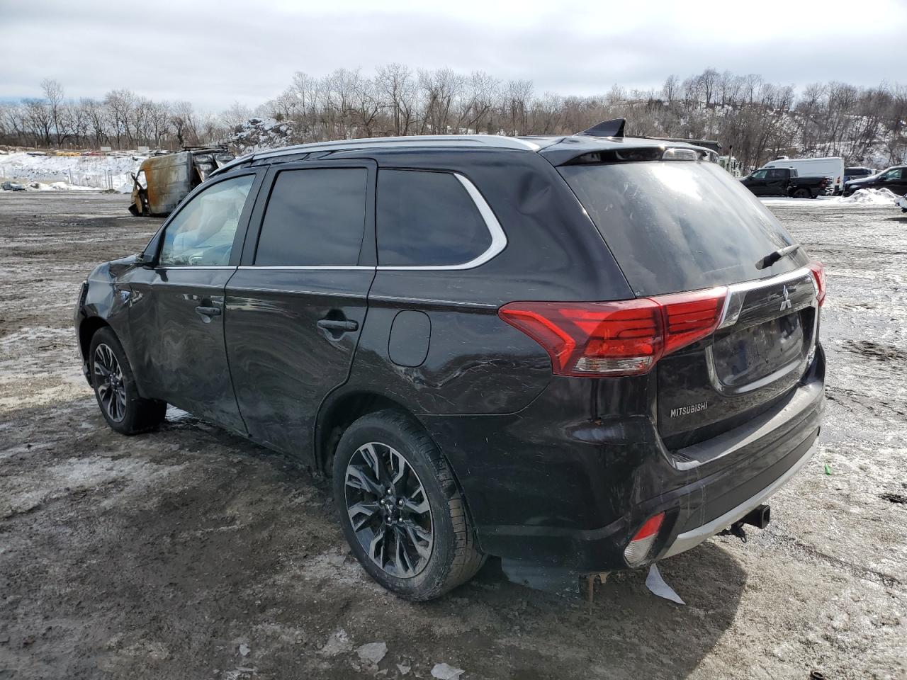2018 Mitsubishi Outlander - Image 2
