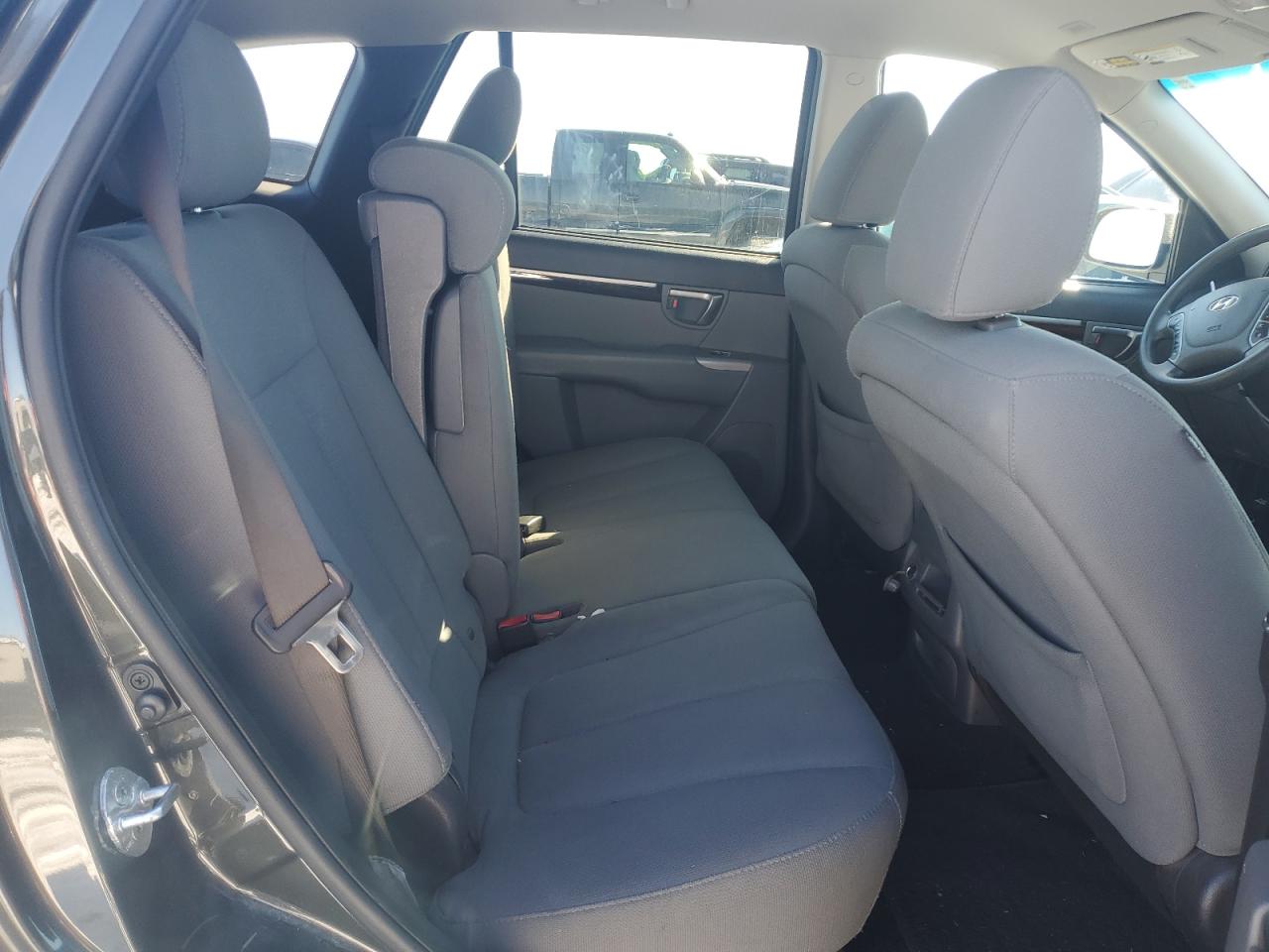 2012 Hyundai Santa Fe - Image 11