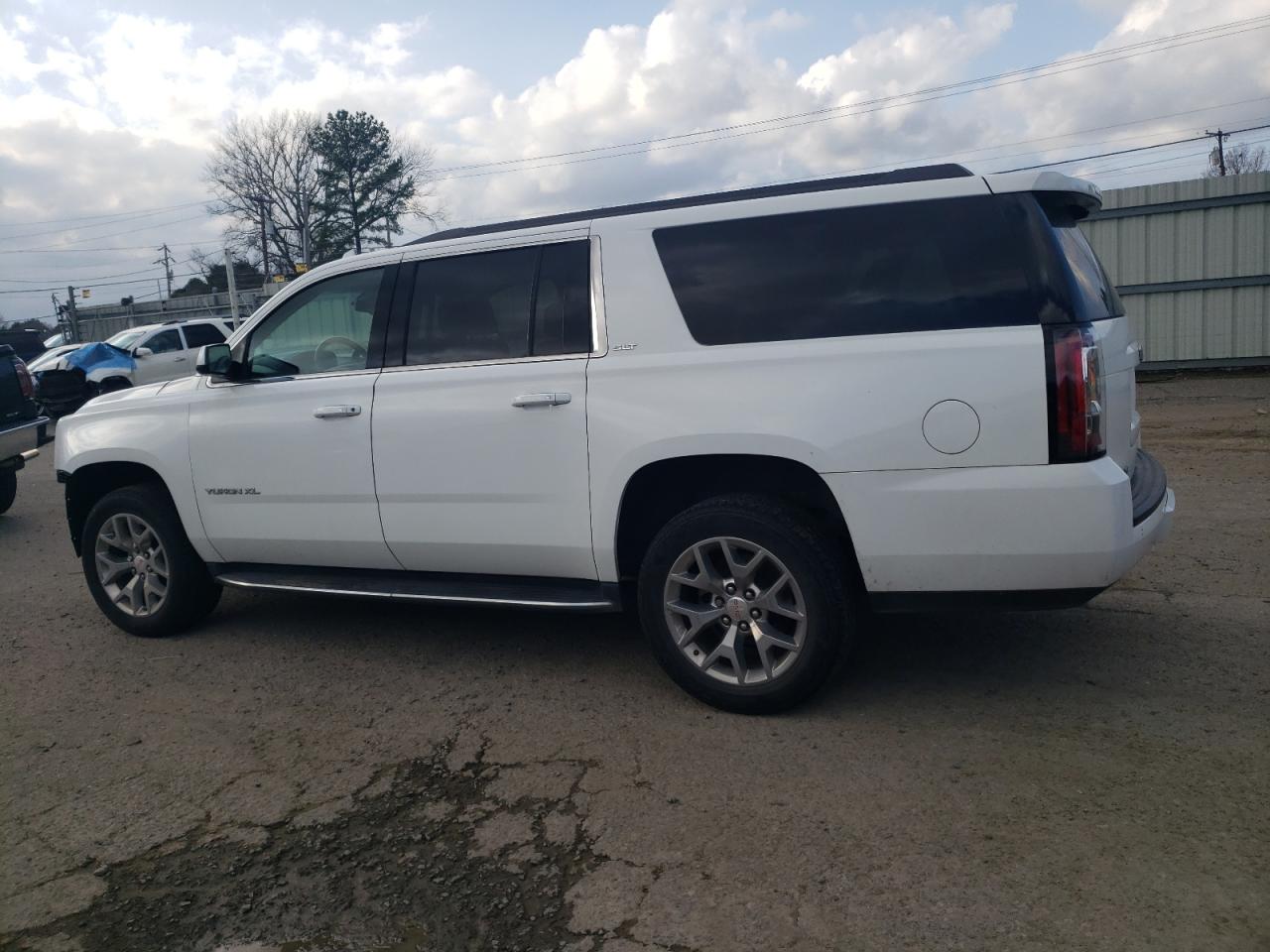 2019 GMC Yukon - Image 2