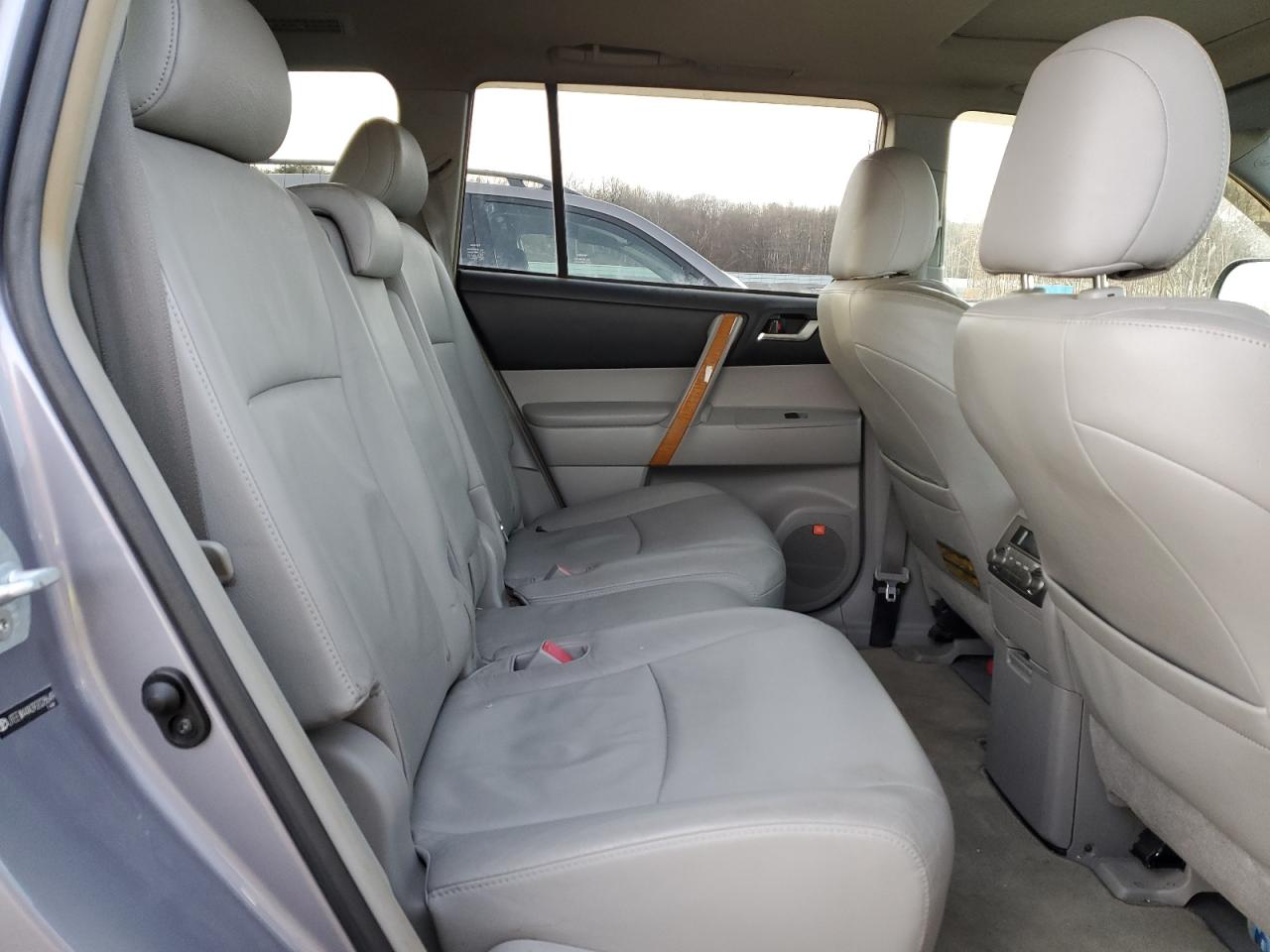 2009 Toyota Highlander - Image 11