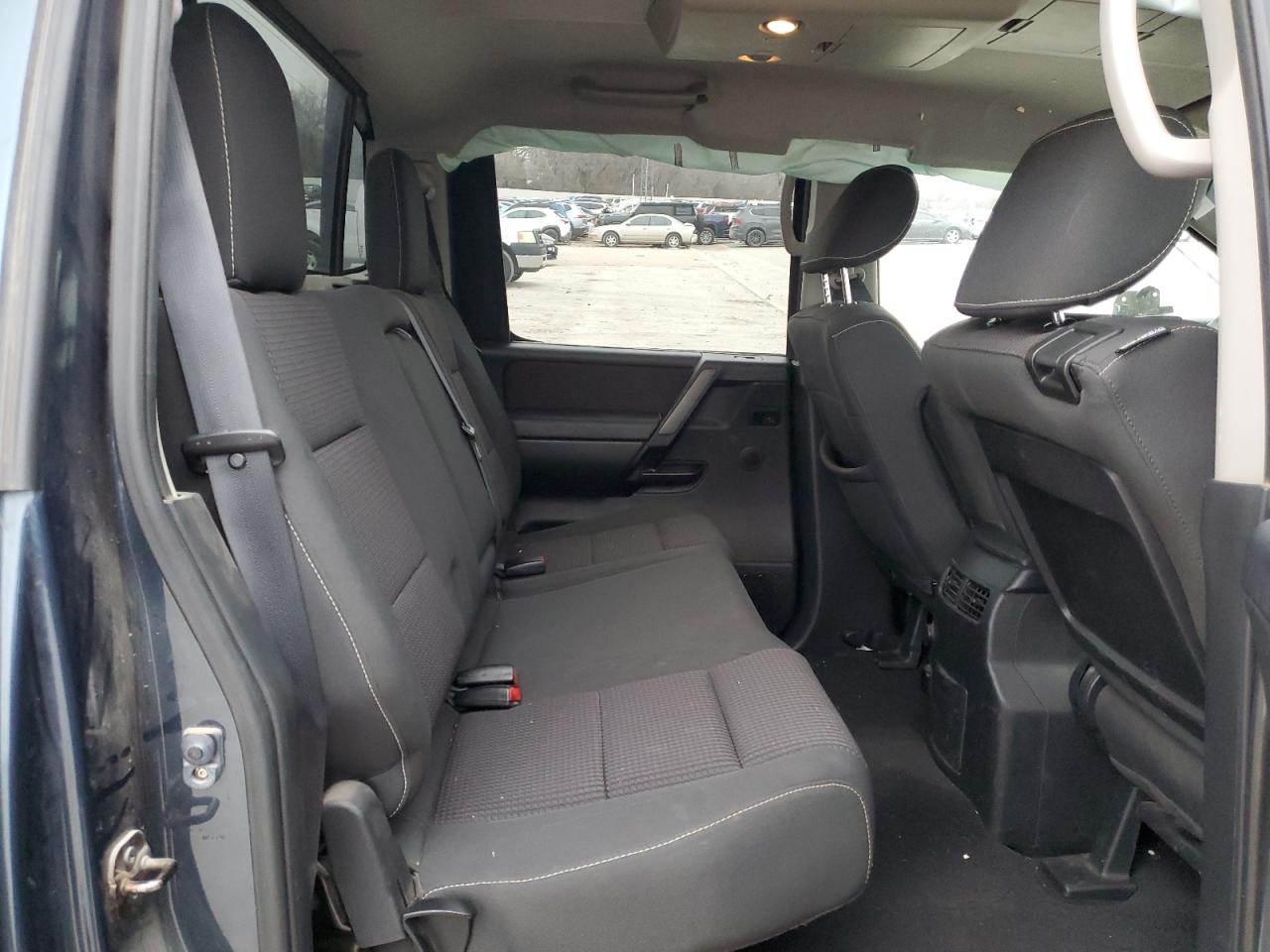 2014 Nissan Titan - Image 10