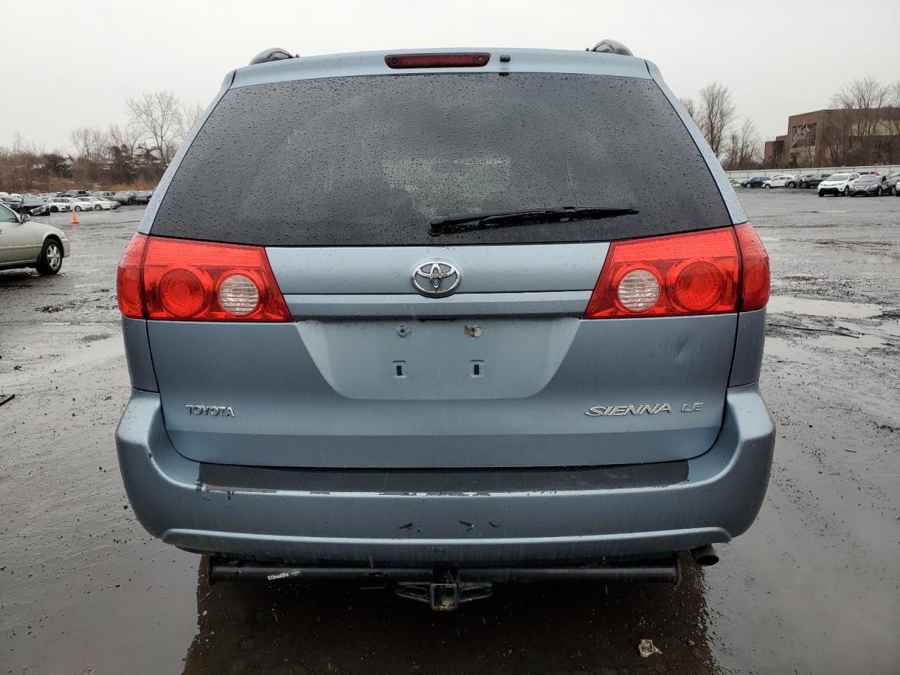 2010 Toyota Sienna - Image 6