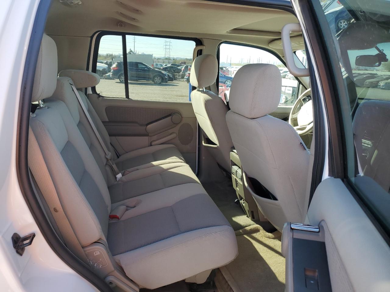 2006 Ford Explorer - Image 10