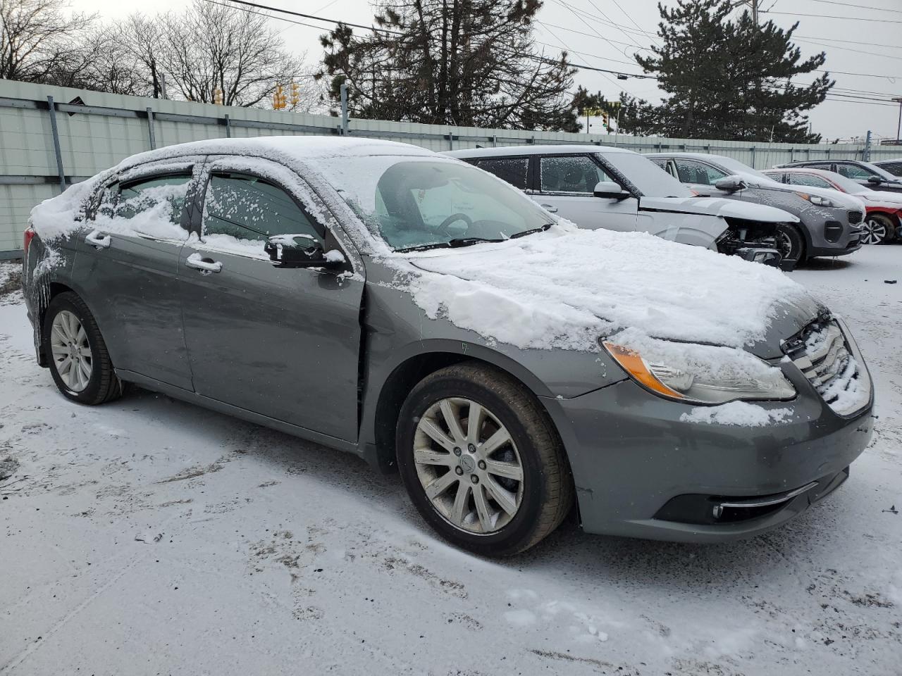2013 Chrysler 200 - Image 4