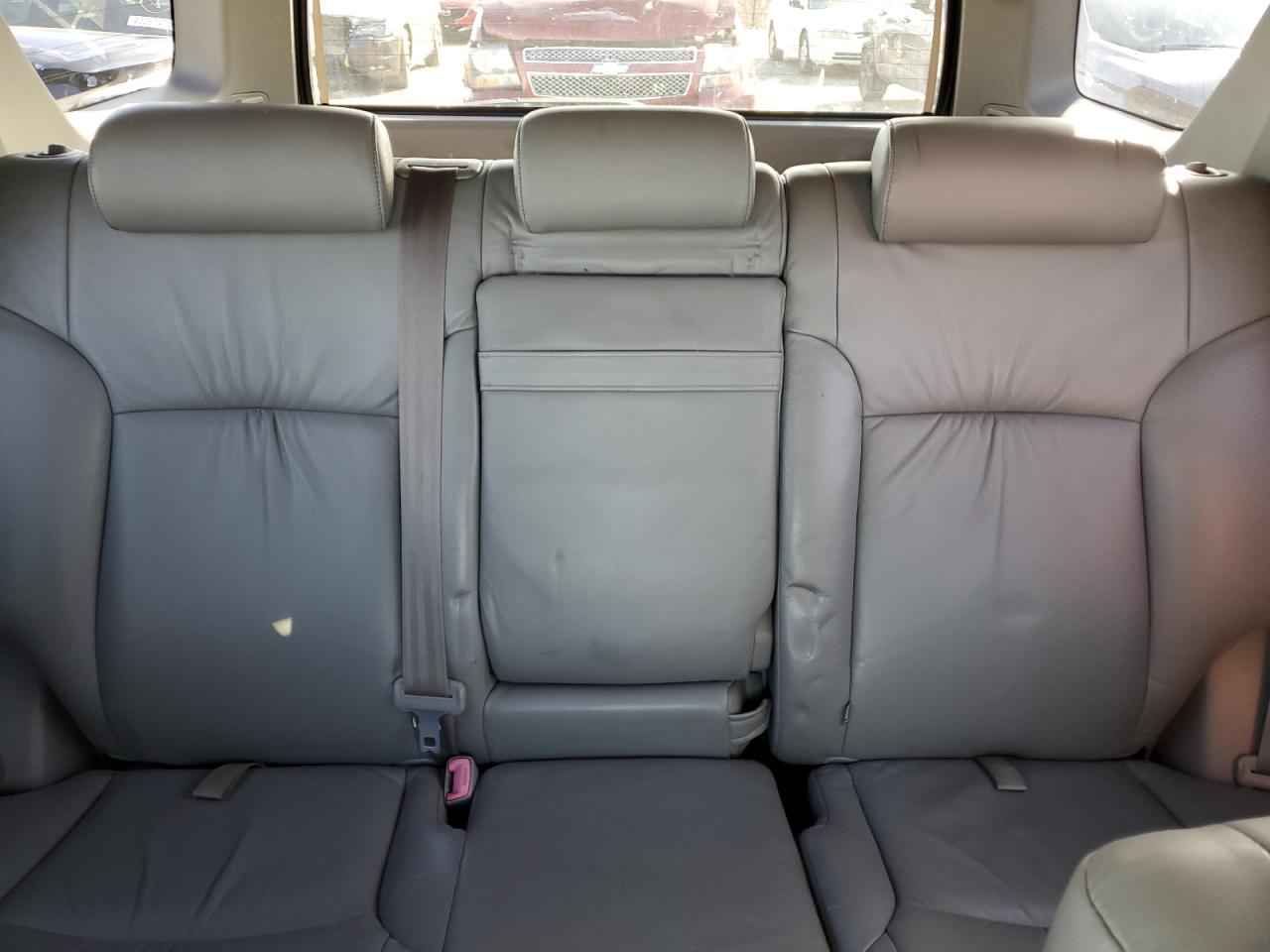 2004 Toyota 4Runner - Image 10