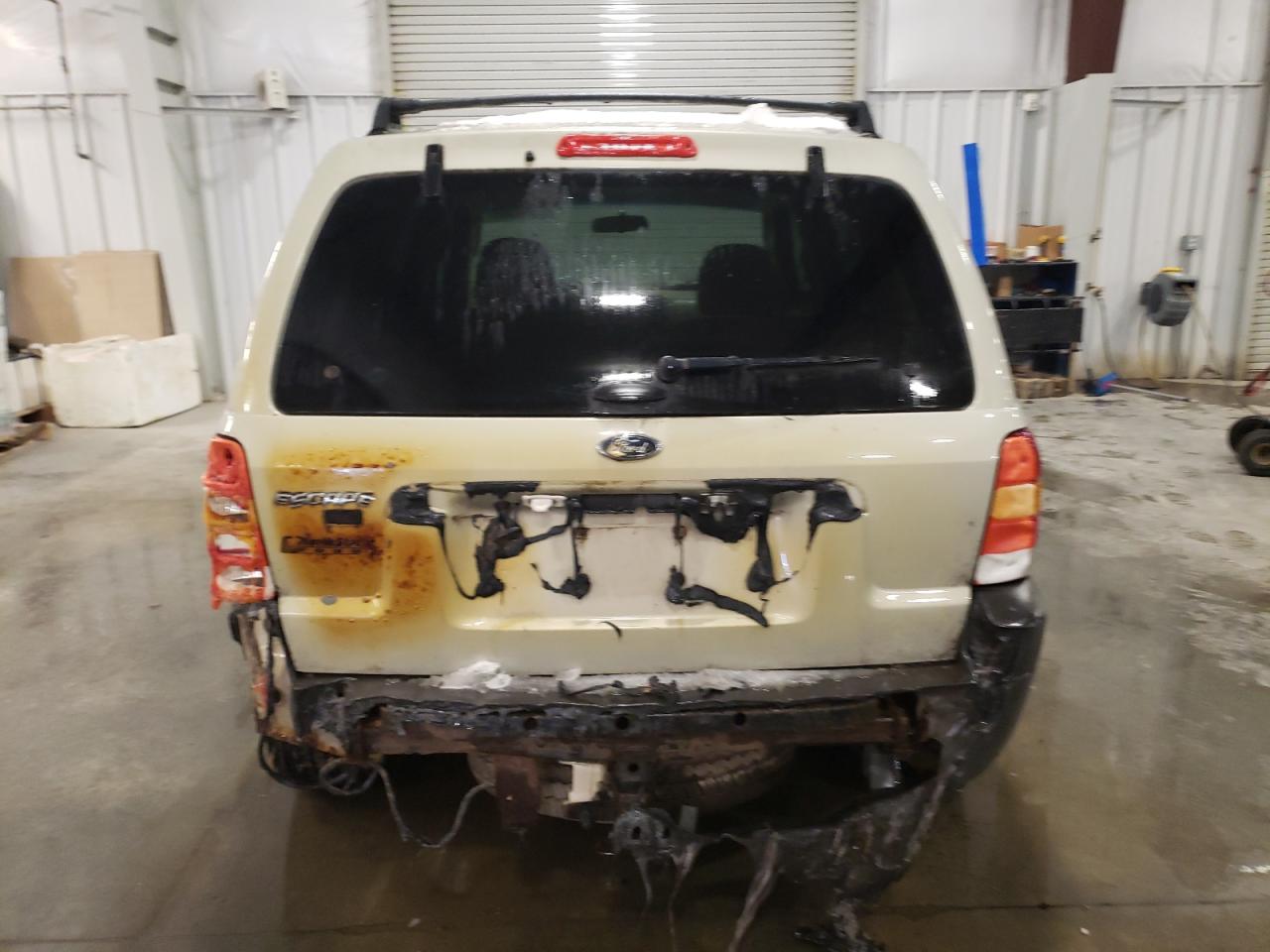 2005 Ford Escape - Image 6
