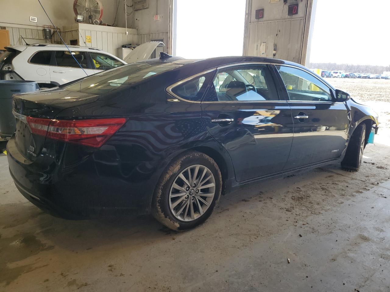 2018 Toyota Avalon - Image 3