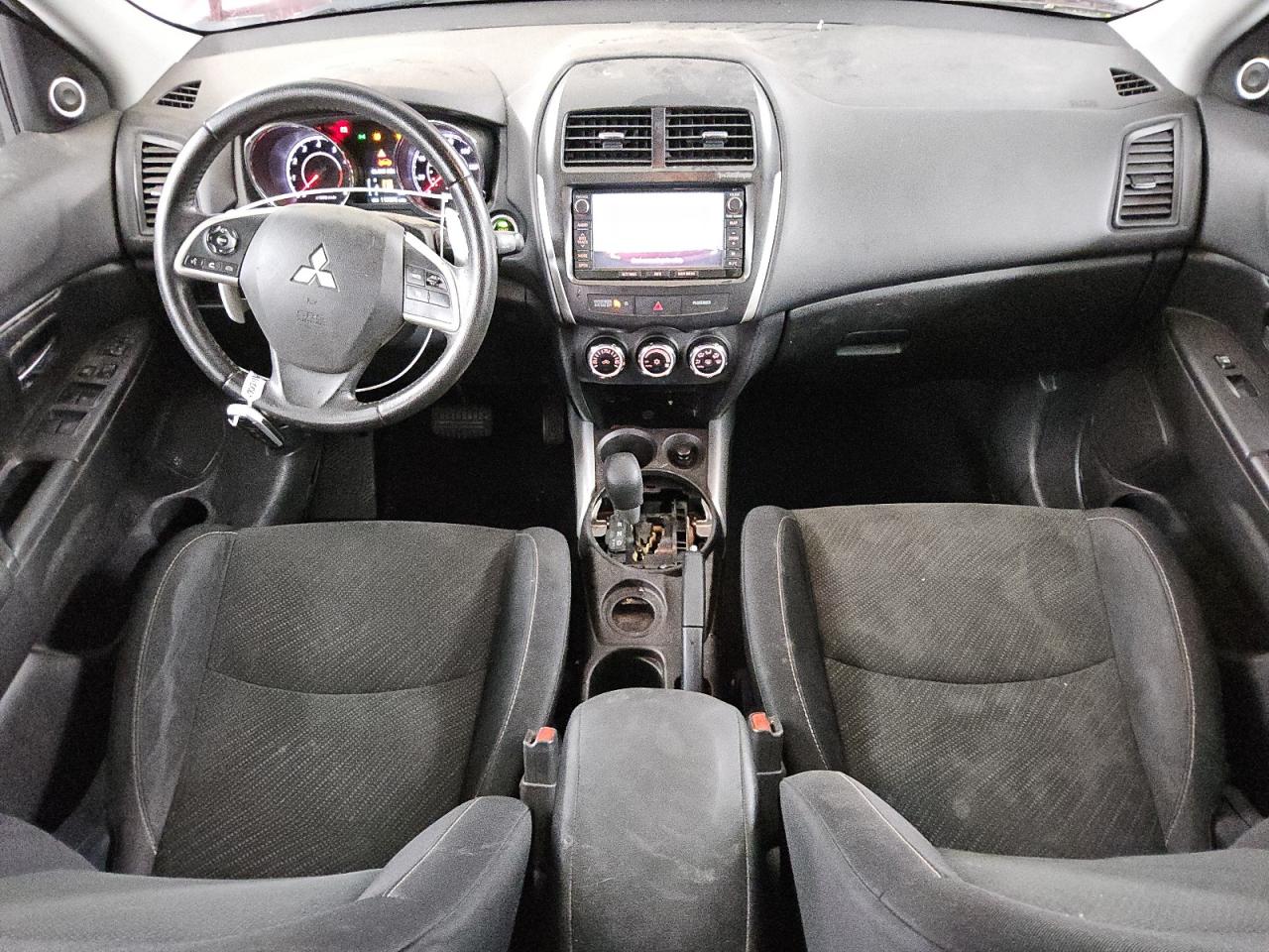 2014 Mitsubishi Outlander - Image 8