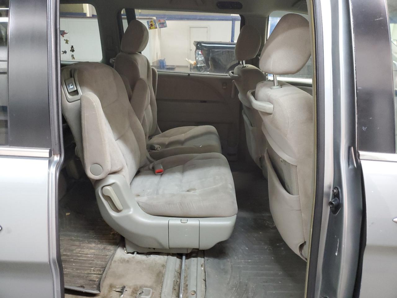 2005 Honda Odyssey - Image 11