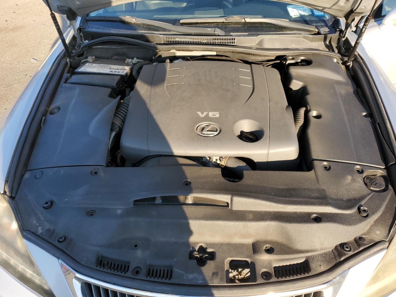 2011 Lexus IS - Image 11