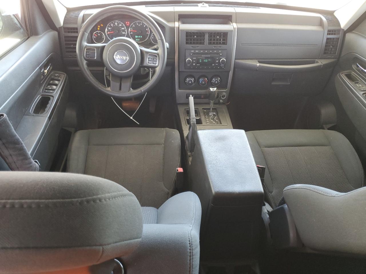 2012 Jeep Liberty (North America) - Image 8