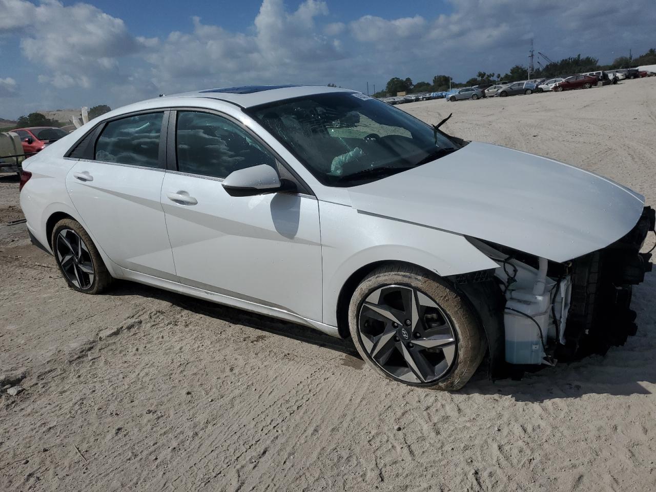 2022 Hyundai Elantra - Image 4