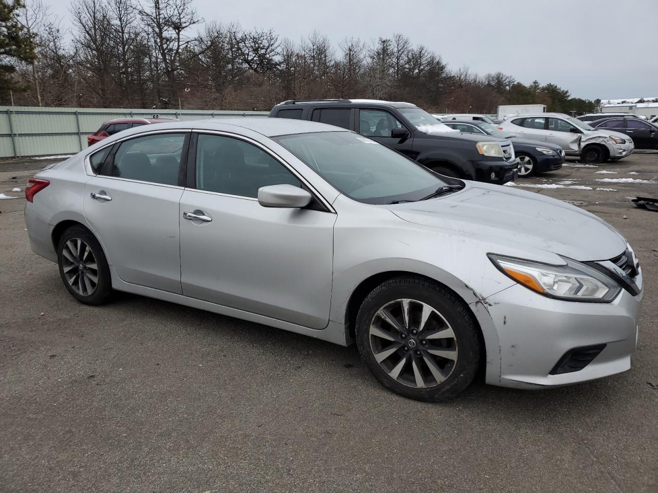 2017 Nissan Altima - Image 4