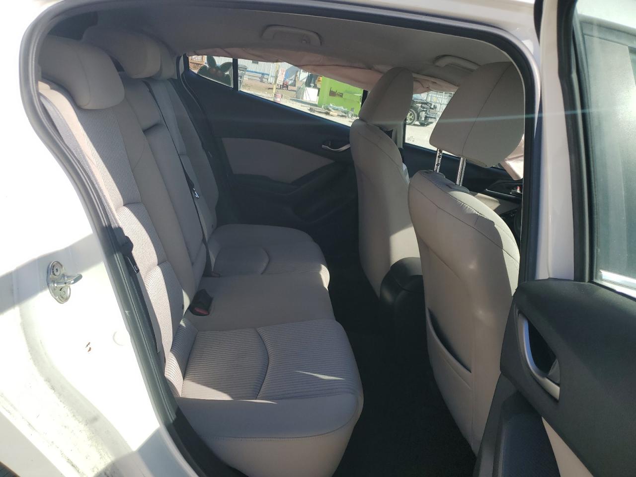 2016 Mazda 3 - Image 10