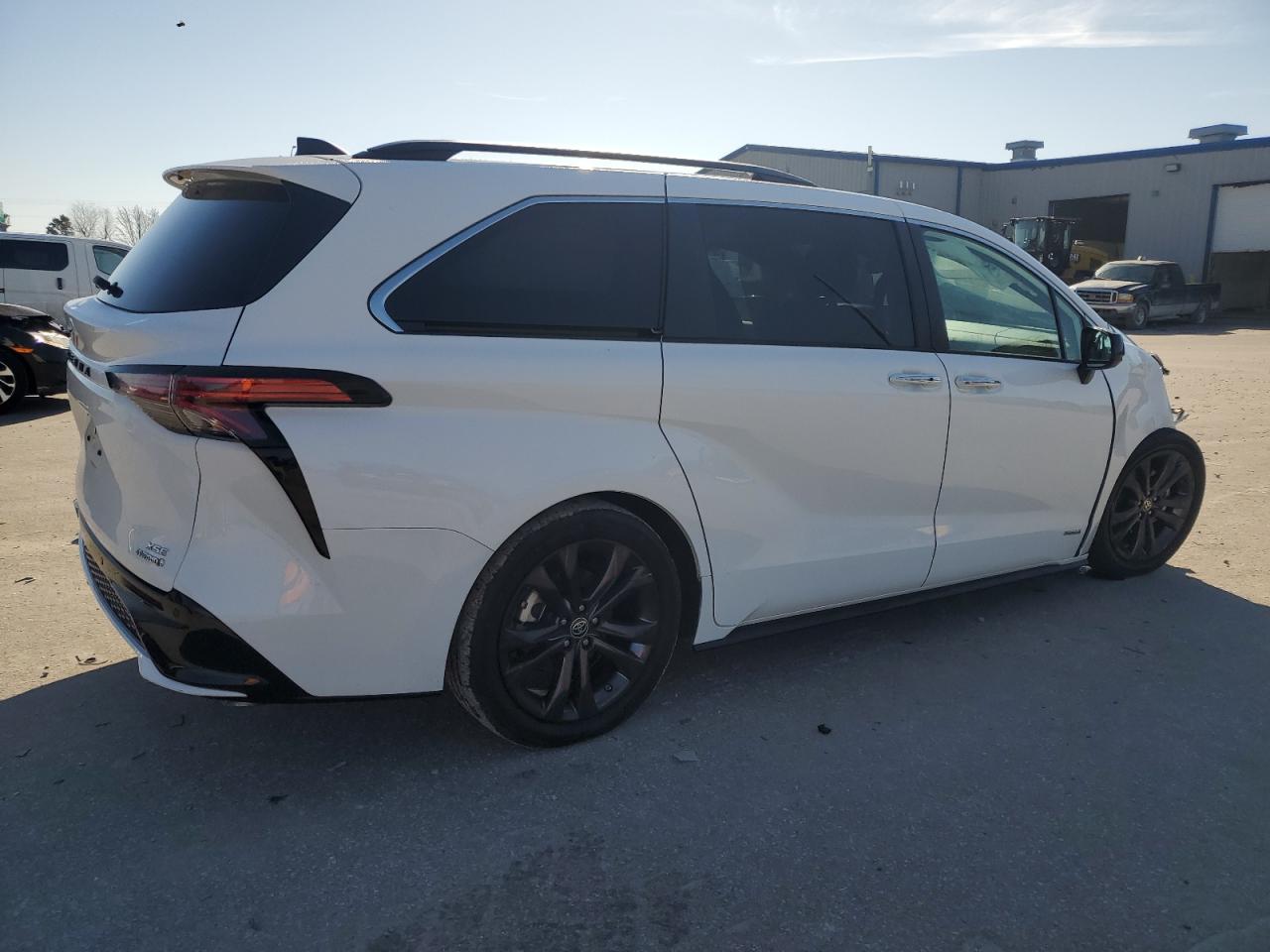 2021 Toyota Sienna - Image 3