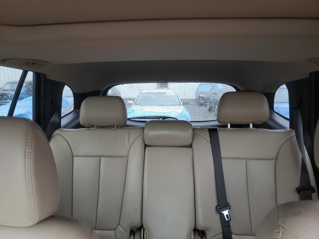 2012 Hyundai Santa Fe - Image 10