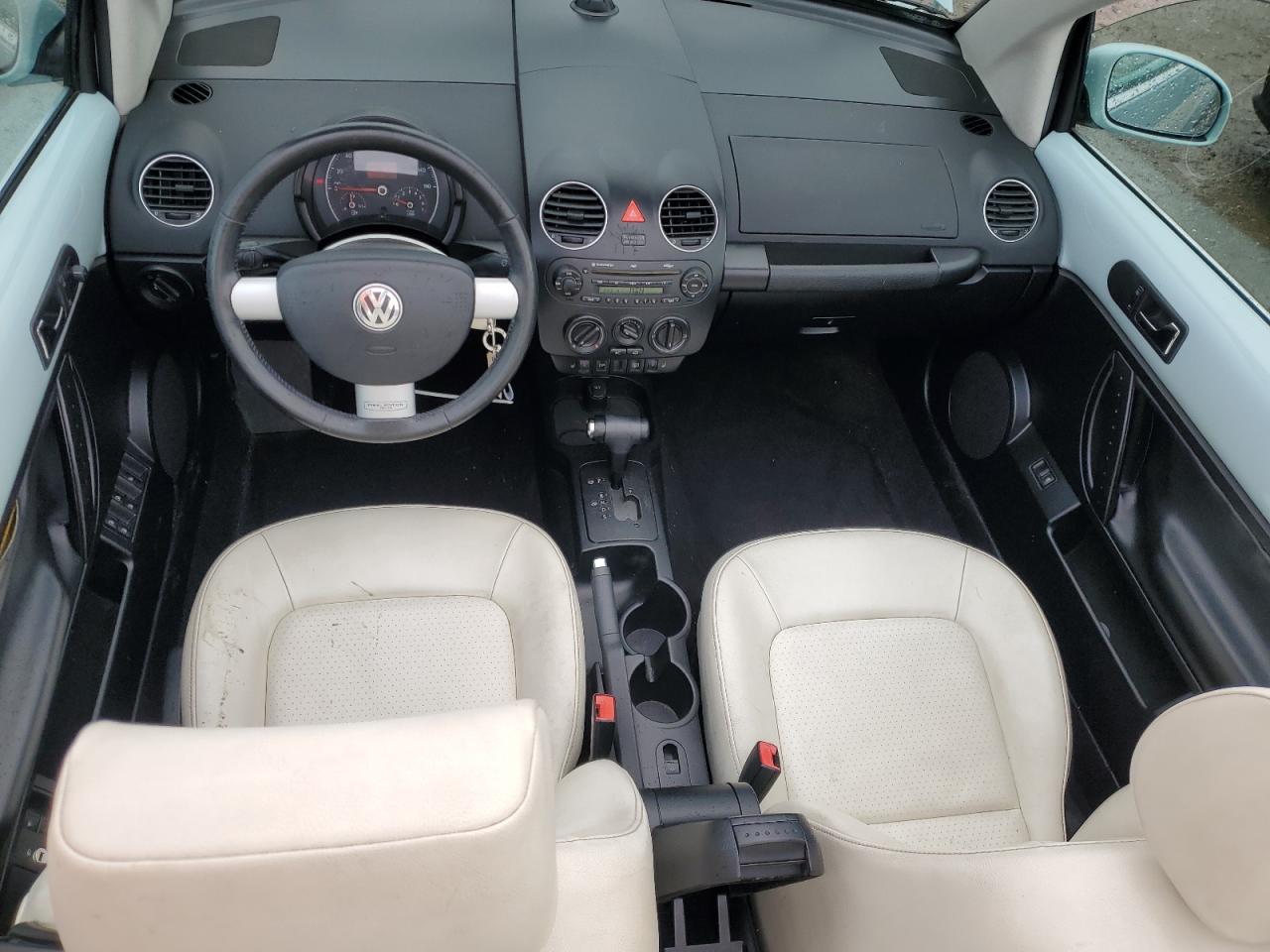 2010 Volkswagen Beetle - Image 8