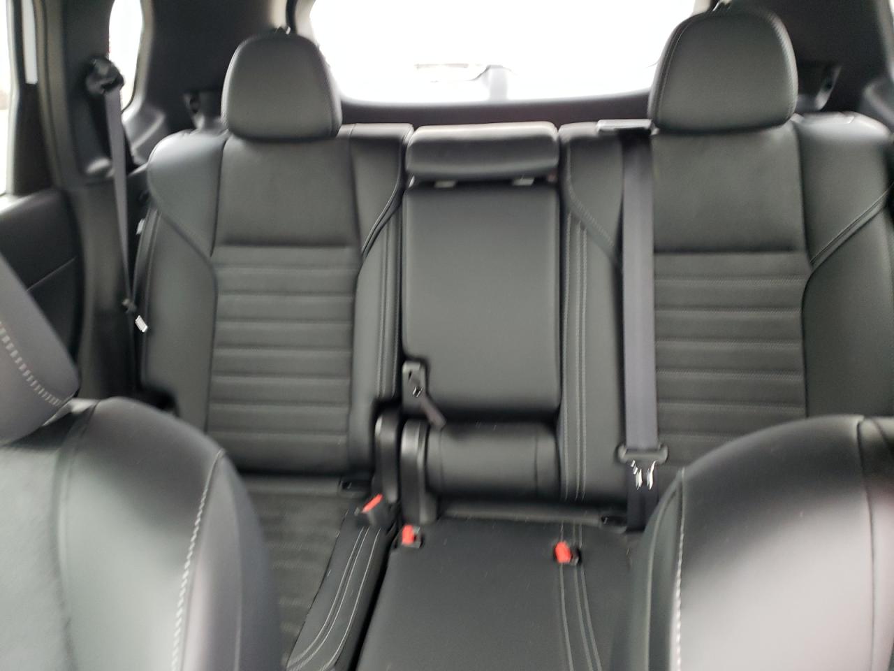 2024 Mitsubishi Outlander - Image 10