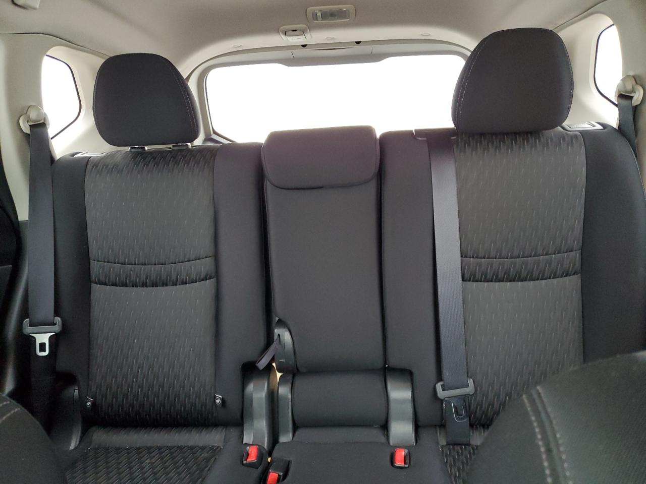 2017 Nissan Rogue - Image 10
