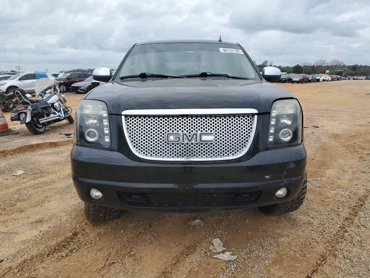 2010 GMC Yukon - Image 5