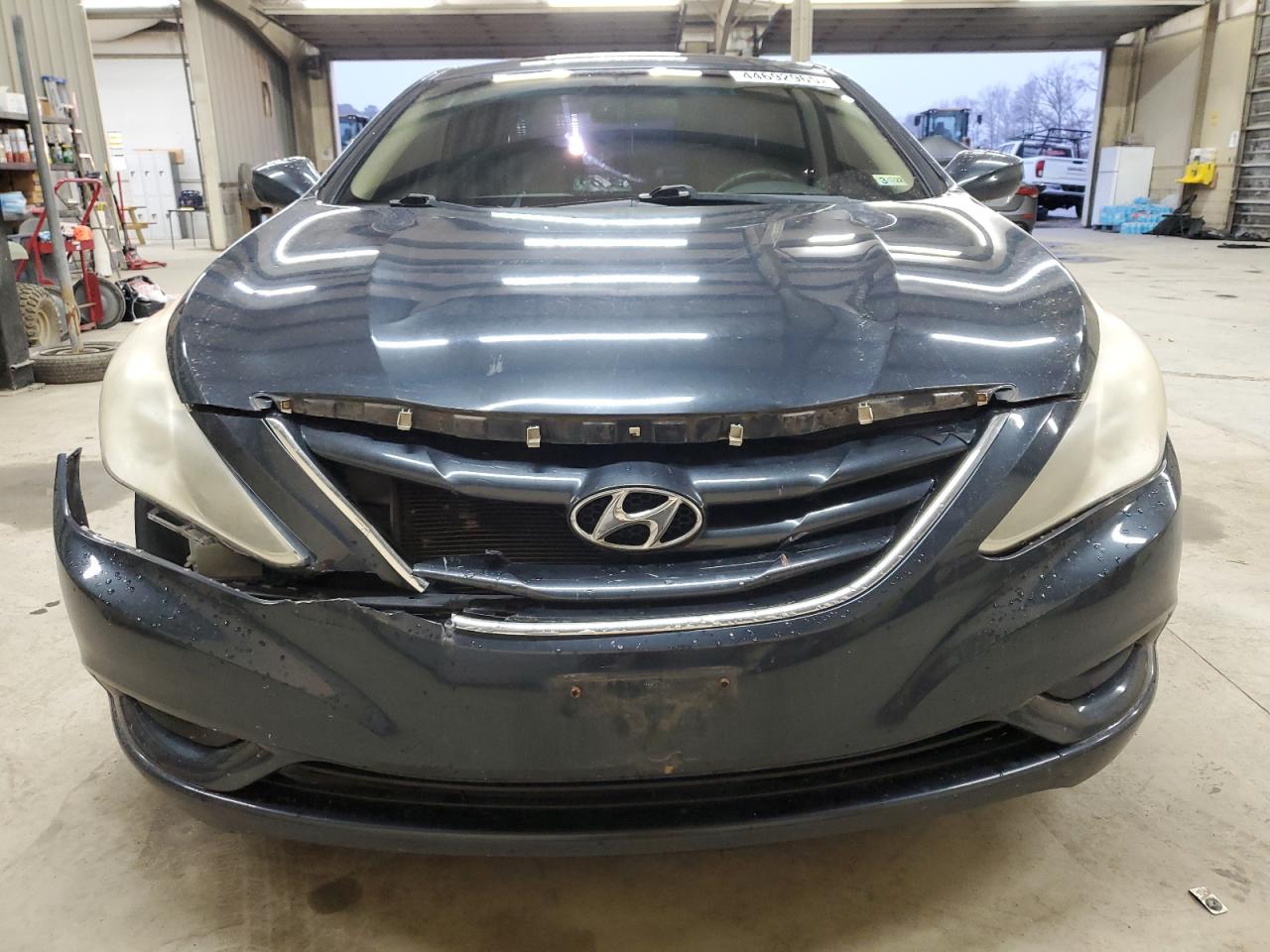 2011 Hyundai Sonata - Image 5