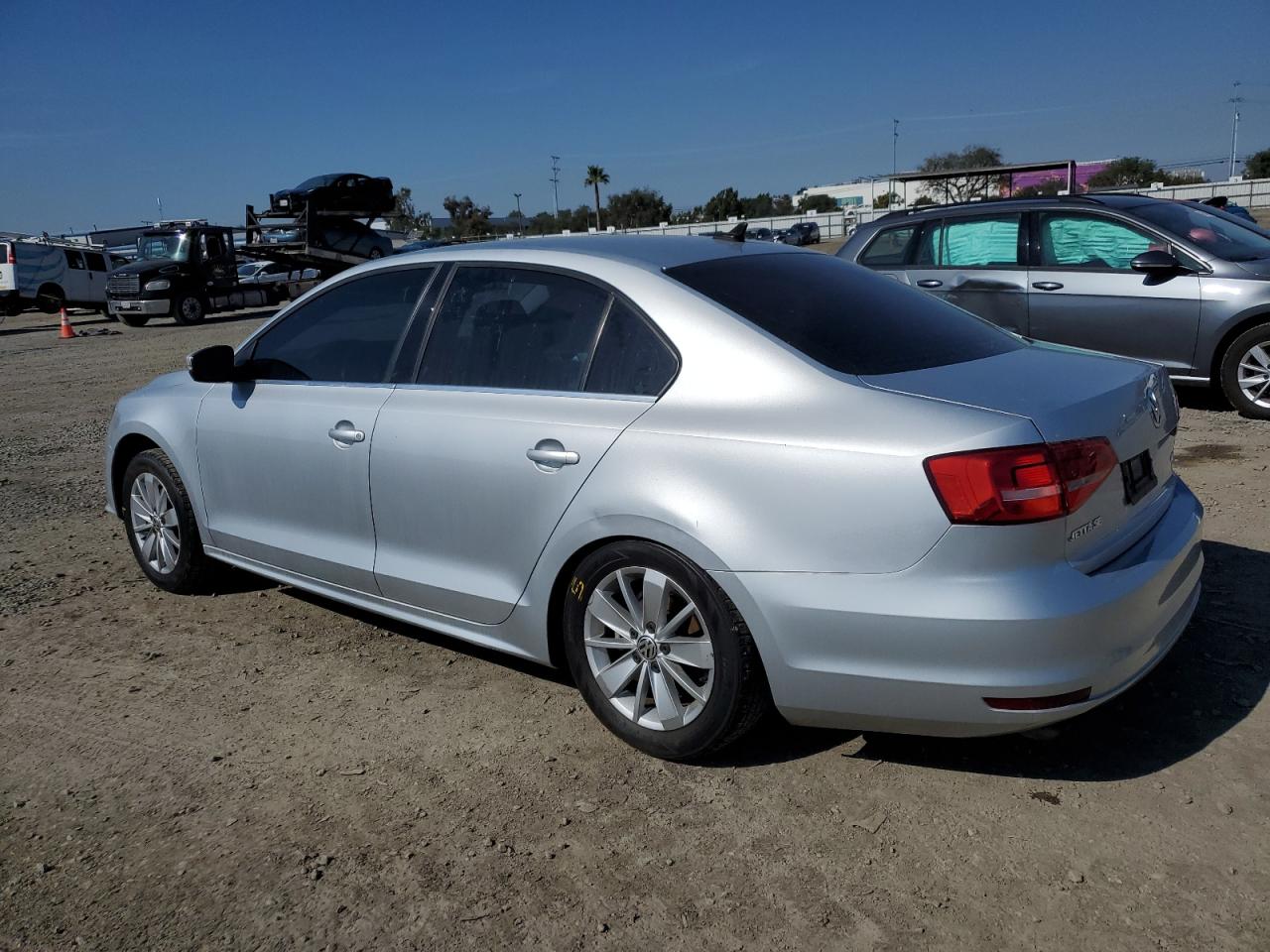2015 Volkswagen Jetta - Image 2