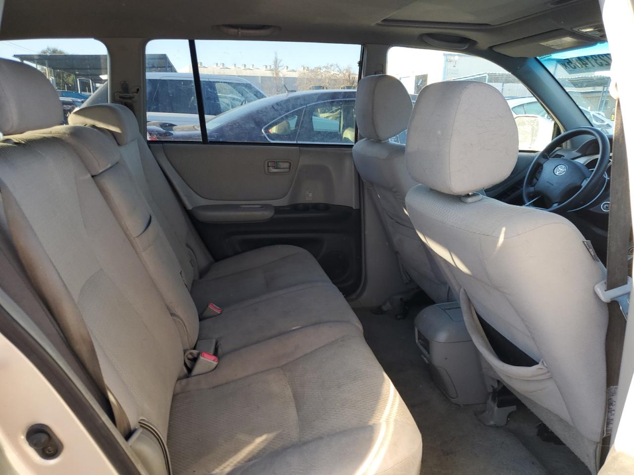 2004 Toyota Highlander - Image 11