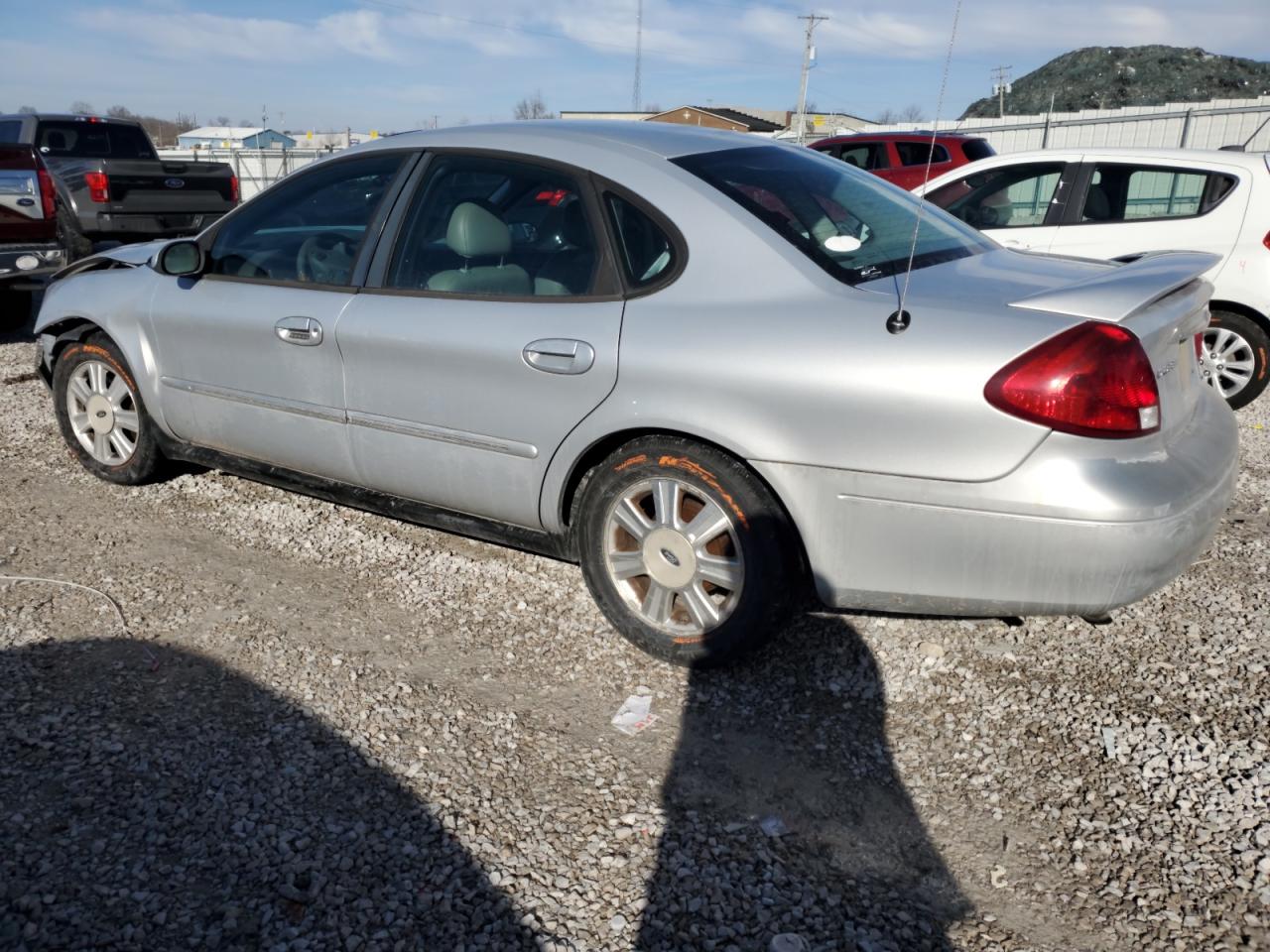 2003 Ford Taurus - Image 2