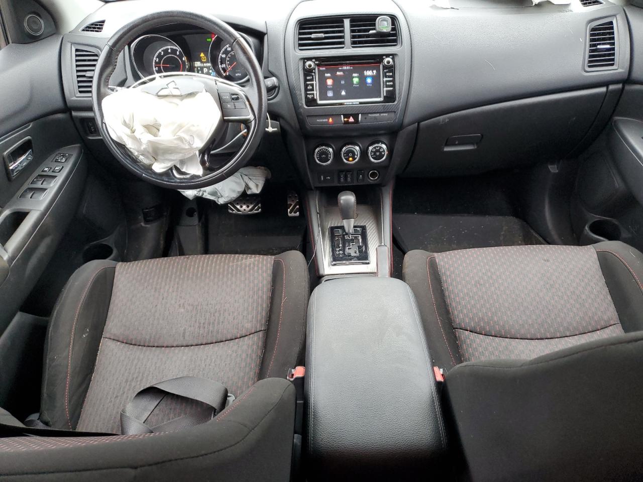 2018 Mitsubishi Outlander - Image 8