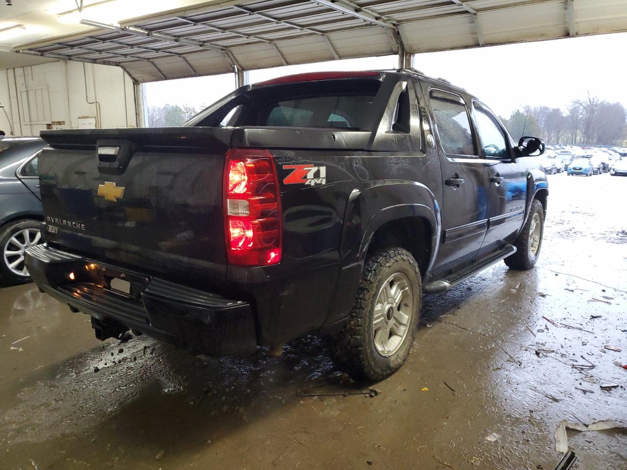 2013 Chevrolet Avalanche - Image 3