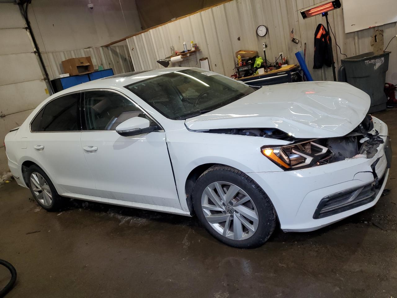2018 Volkswagen Passat - Image 4