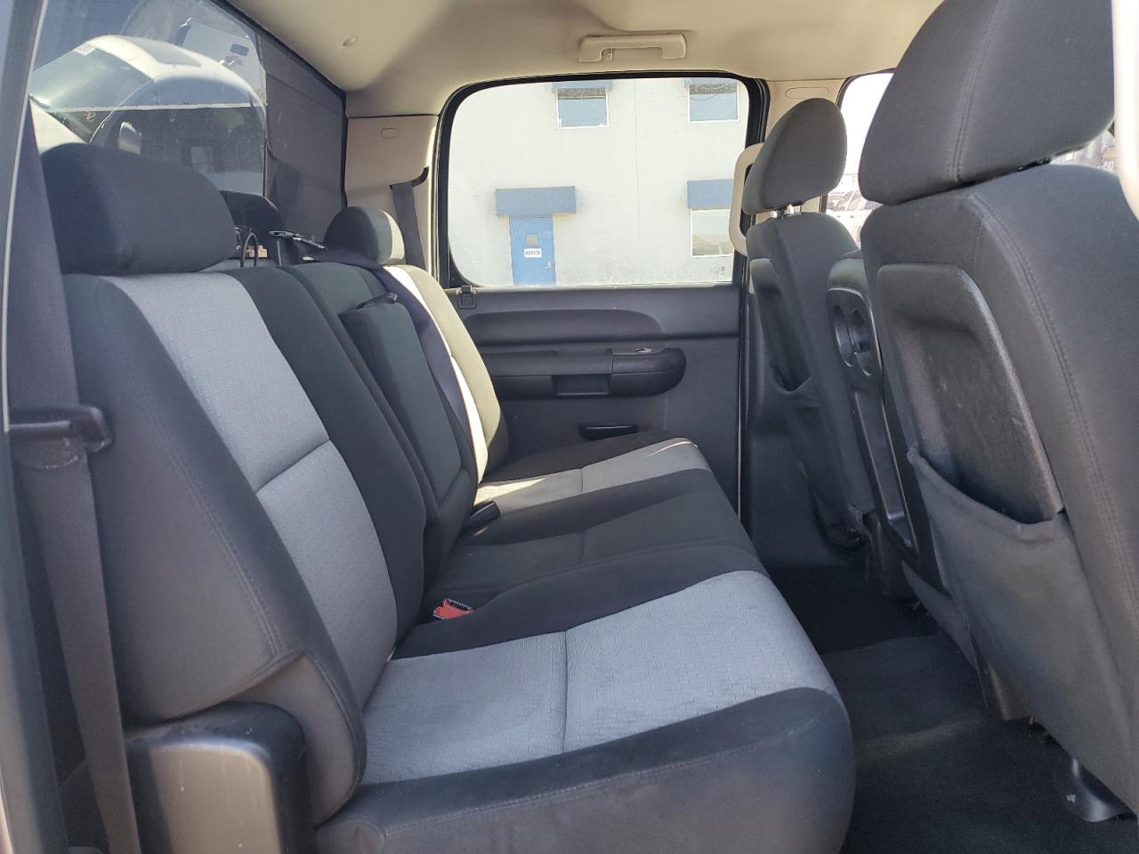 2009 Chevrolet Silverado - Image 11