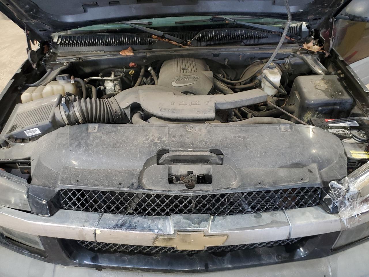 2002 Chevrolet Avalanche - Image 11