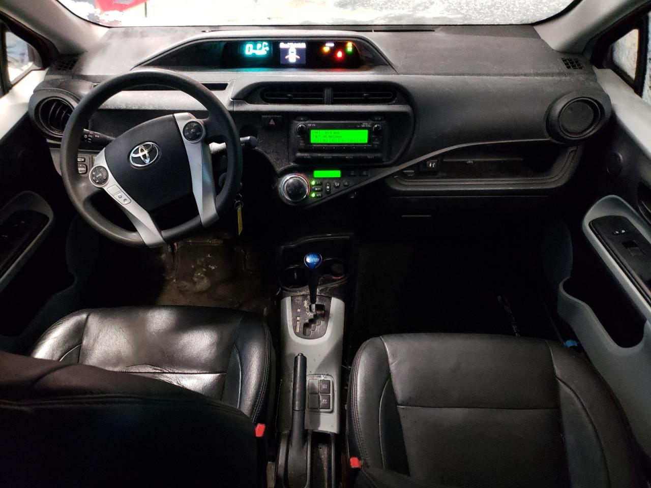 2013 Toyota Prius - Image 8