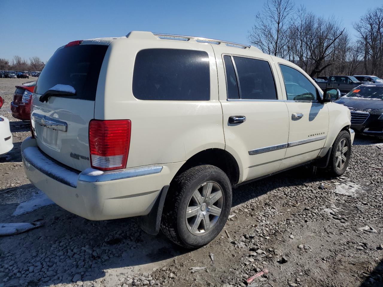 2009 Chrysler Aspen - Image 3
